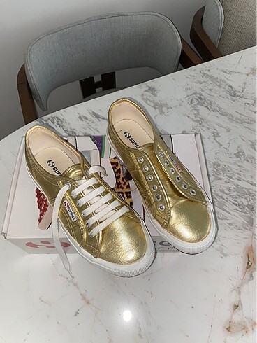 39 Beden Gold Superga