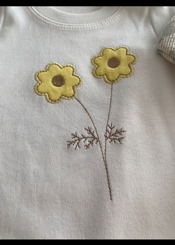 Sarı Nakışlı Bebek Kız Takımı Dantelli - Görsel 2