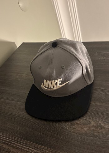 Nike Gri Siyah Duz Sapka Koleksiyonluk Orjinal Nike Pro Sapka