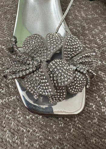 Gri Çiçekli Tokalı kız çocuk - Görsel 3