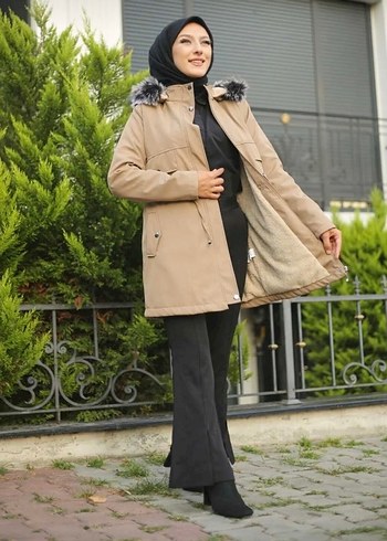 Kürklü Kapüşonlu Bej Kadın Parka - Görsel 2