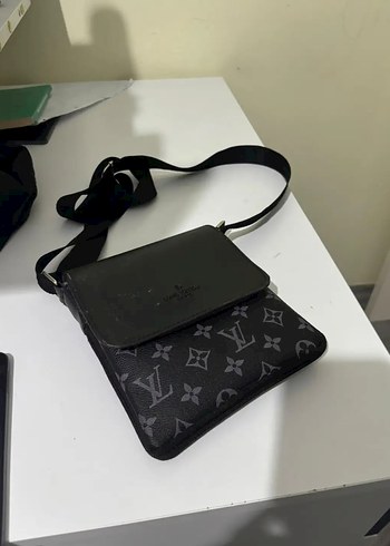 Louis Vuitton Siyah Monogram Capraz Canta
