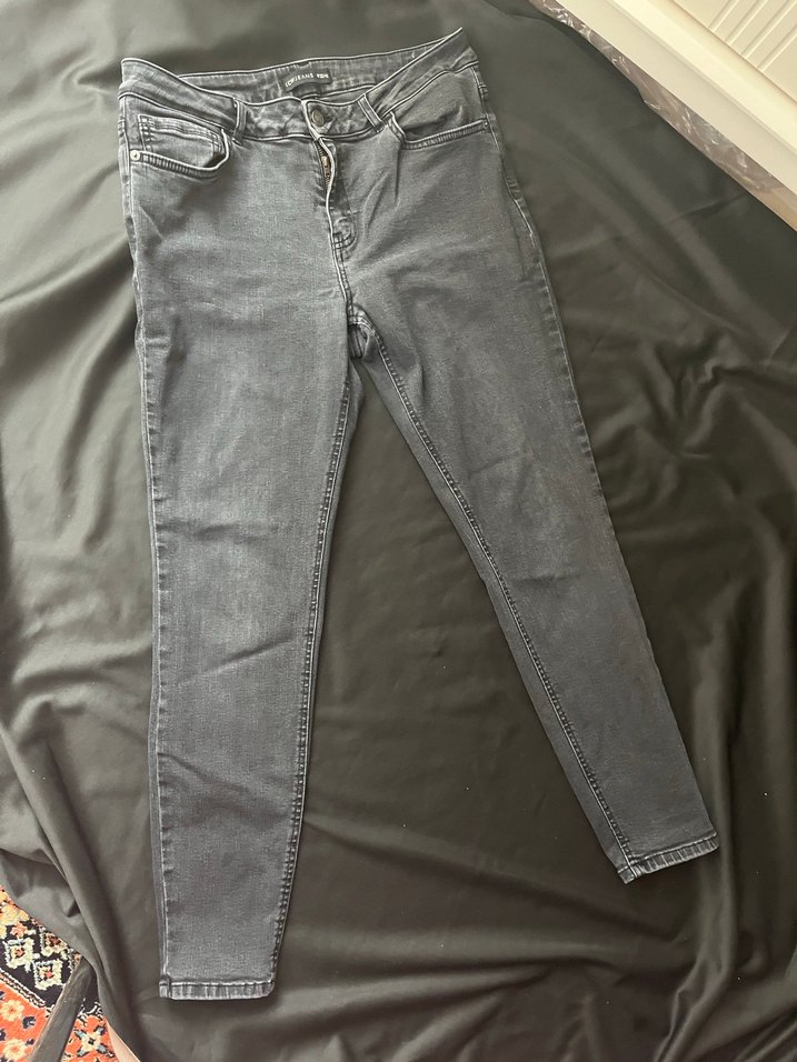 Gri Yıkamalı Dar Kesim Jean — görsel 4/5