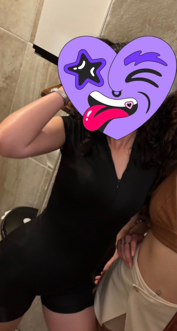 V Yaka Siyah Kadın Kısa Tulum - Görsel 4