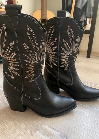 Siyah Nakışlı Kadın Deri Kovboy Çizmesi - Görsel 4