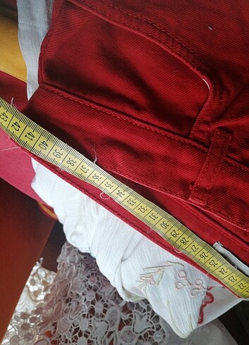 30 Beden kırmızı Renk Lcw şort