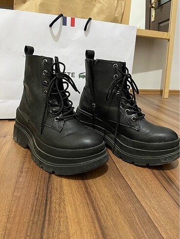 Bershka Kısa bot