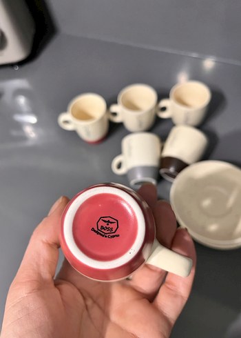 Renkli Tabanlı Bej Kahve Fincanları - Görsel 3