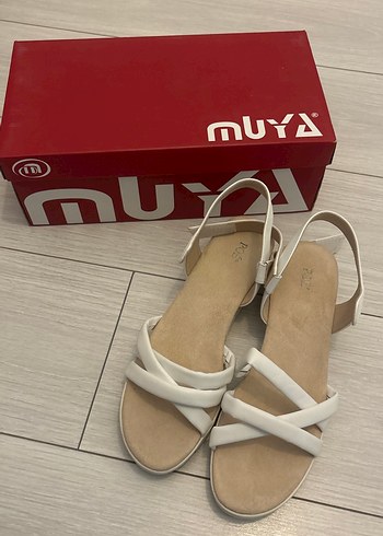 Bambi Muya Beyaz Minimal Sandalet