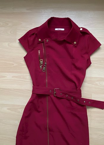 Bordo kemerli kısa elbise - Görsel 4