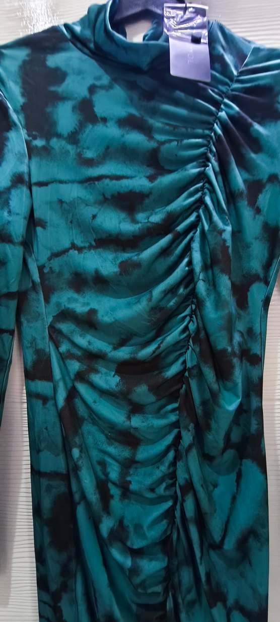 Şıklık ve Rahatlık: Turkuaz Siyah Tulürlü Mini  Bodycon  Elbise — görsel 3/5