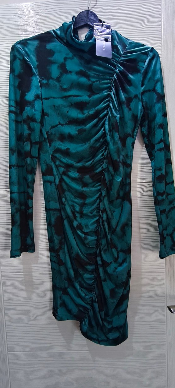 Şıklık ve Rahatlık: Turkuaz Siyah Tulürlü Mini  Bodycon  Elbise — görsel 2/5