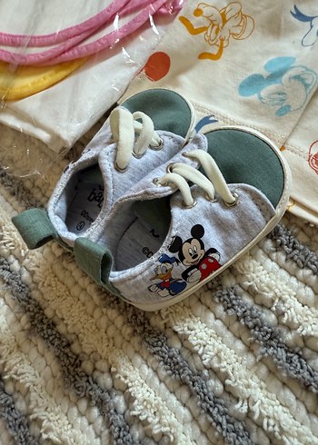 Bebek Şapkası, Ayakkabı ve Önlük Seti - Görsel 2