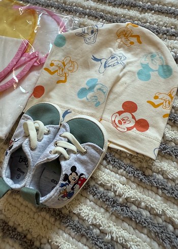 Bebek Şapkası, Ayakkabı ve Önlük Seti - Görsel 3