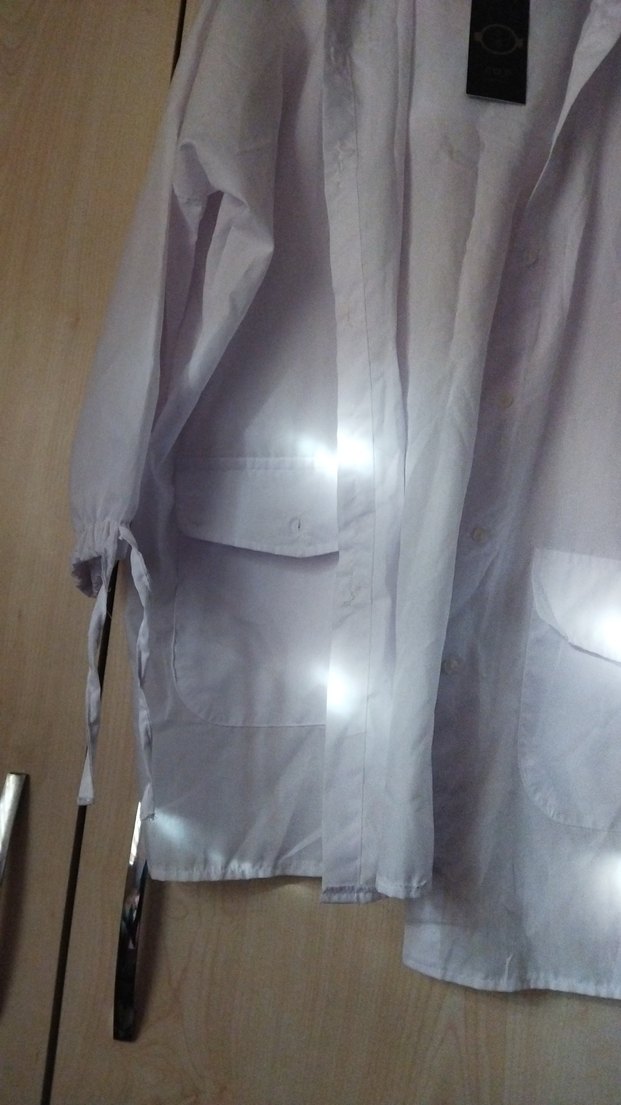 Düğmeli Beyaz gömlek - Görsel 3