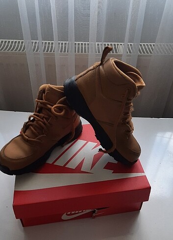 32 Beden camel Renk Nike mona bot