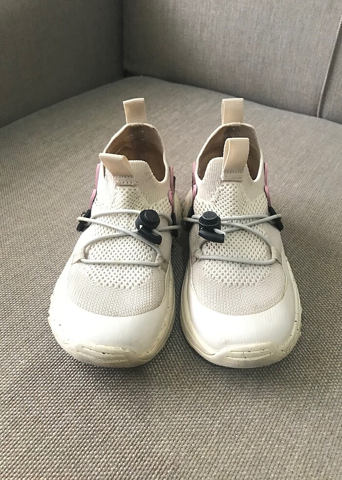 Zara Minnie Mouse spor ayakkabı 26 numara - Görsel 3