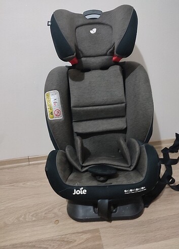 0-36 kg taşıma kapasitesine sahip joie oto koltuğu