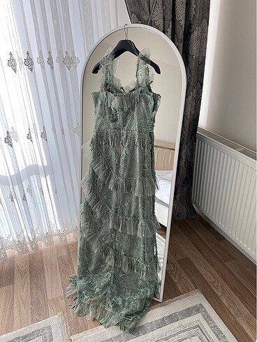 Zara Mint Yeşili Göğüs Transparan Dantelli Abiye Elbise
