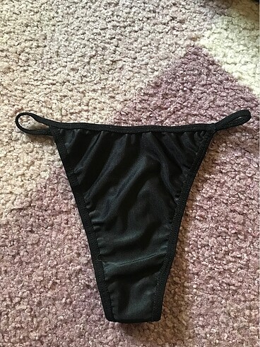 Siyah g-string