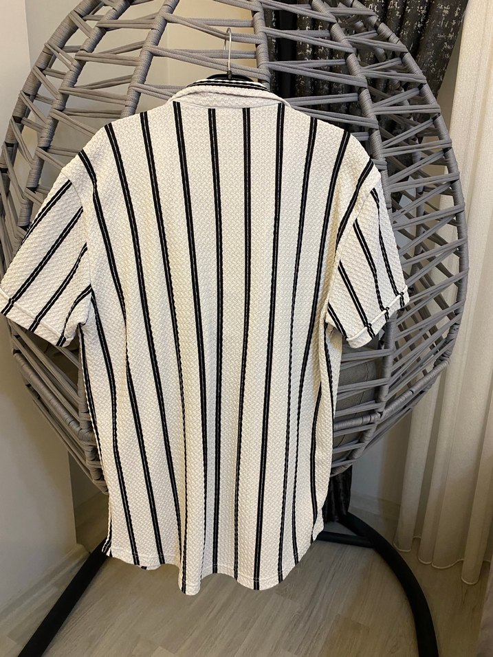 Erkek Beyaz Gri Çizgili Kısa Kollu Gömlek - Görsel 3