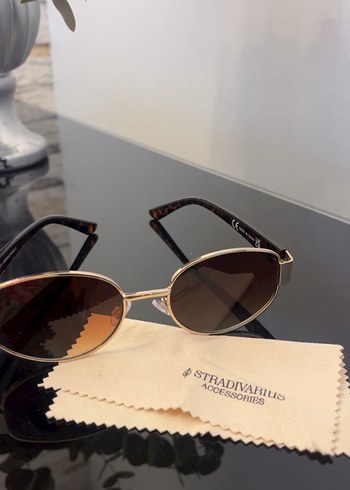 Stradivarius Retro Oval Gunes Gozlugu