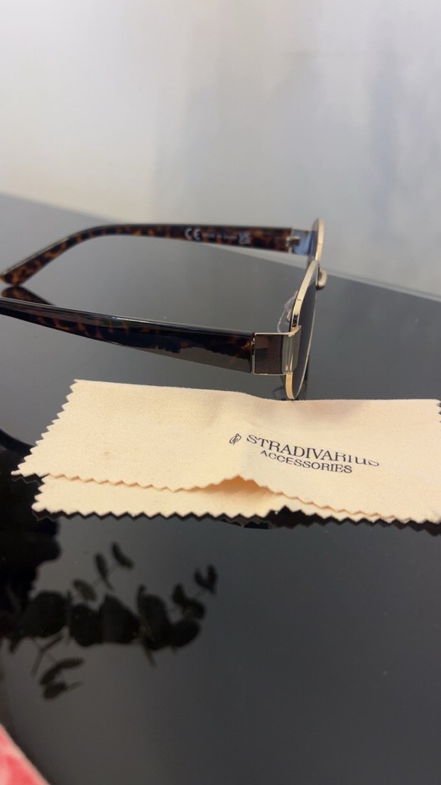 Stradivarius Retro Oval Güneş Gözlüğü — görsel 3/6