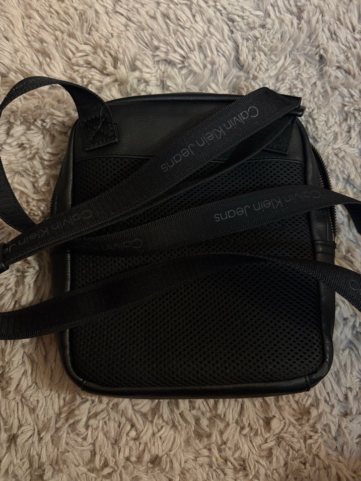 Calvin Klein Jeans Gri Deri Çapraz Çanta - Görsel 4