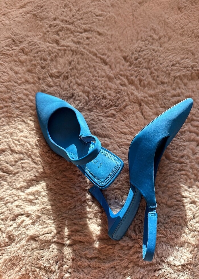 Mavi topuklu ayakkabı - Görsel 2