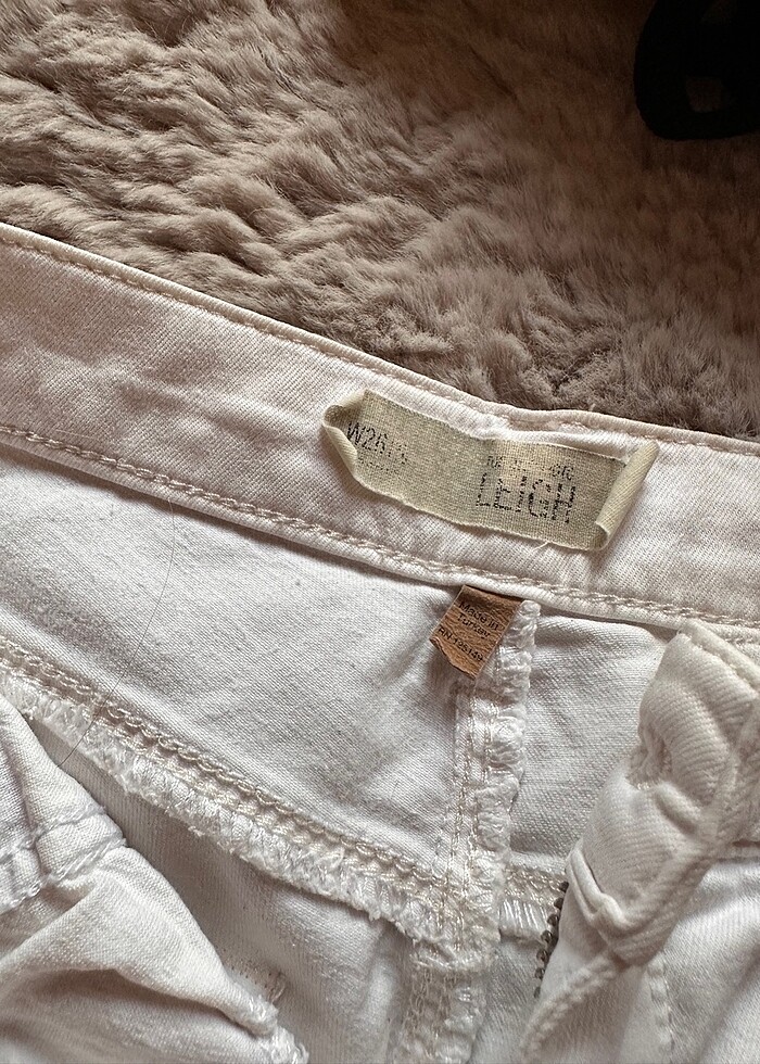 Yırtık kot pantolon - Görsel 4