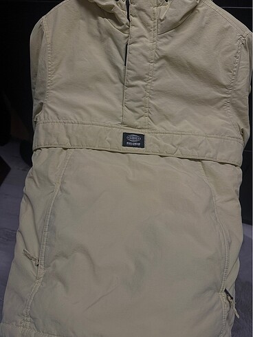 s Beden Pull and Bear kar montu