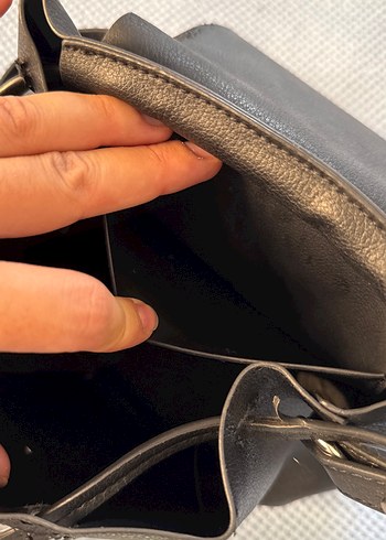 Minimalist Siyah Deri Kadın Sırt Çantası - Görsel 7