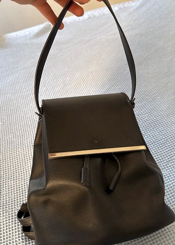 Zara Minimalist Siyah Deri Kadın Sırt Çantası