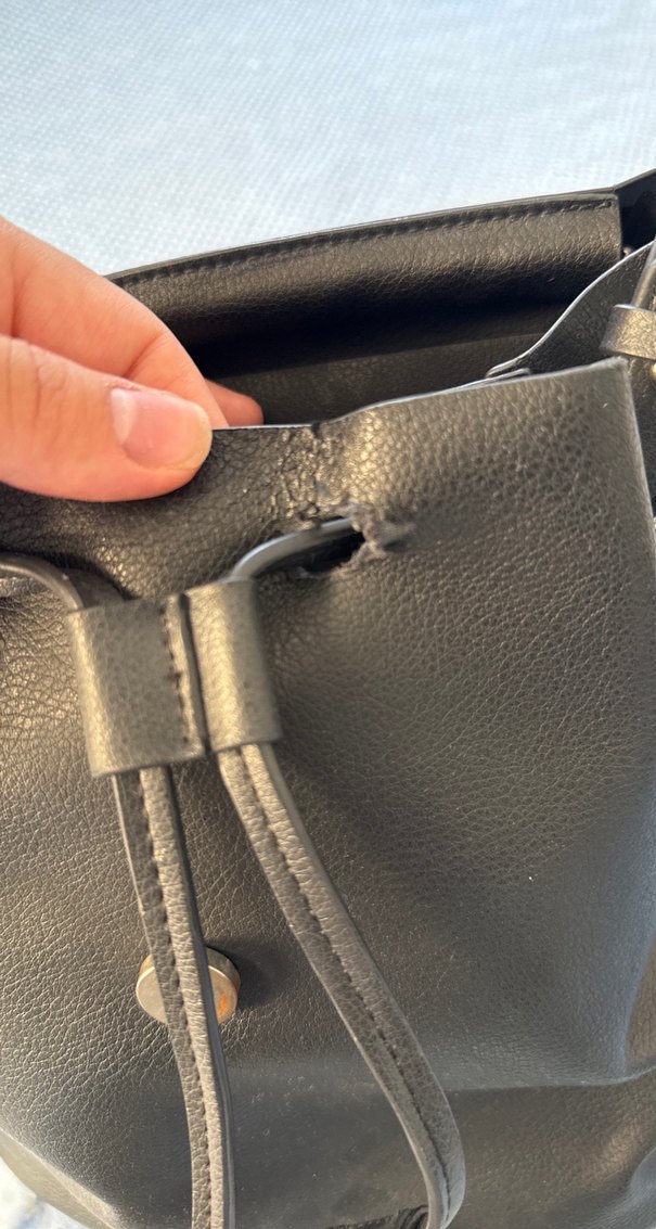 Minimalist Siyah Deri Kadın Sırt Çantası - Görsel 5