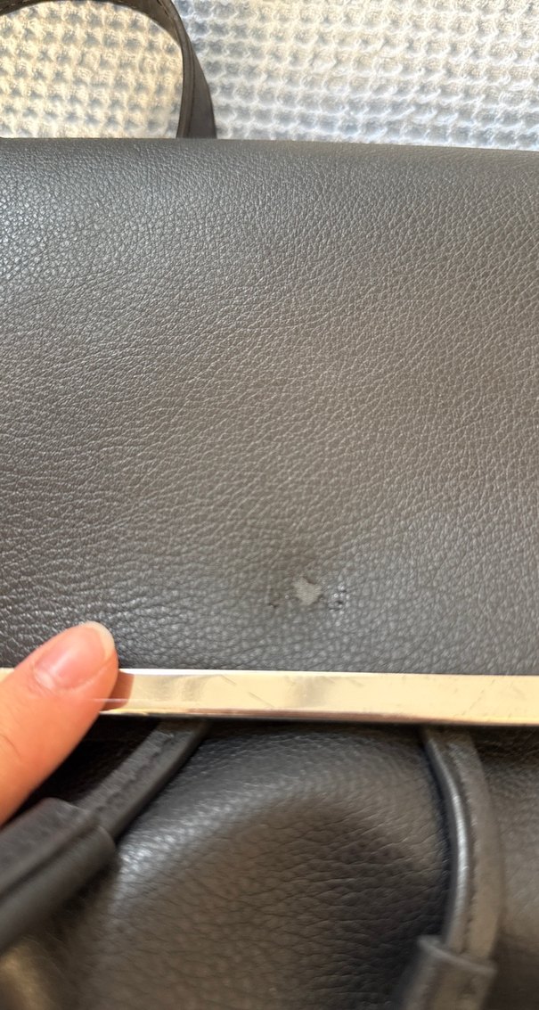 Minimalist Siyah Deri Kadın Sırt Çantası - Görsel 4