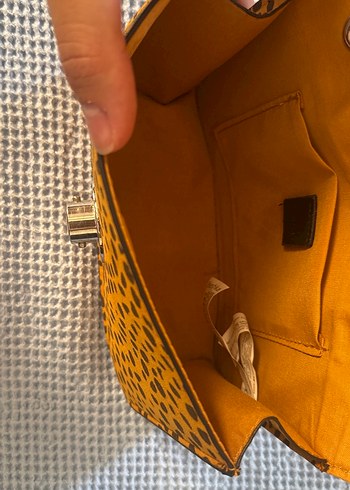 Zincir Detaylı Yılan Desenli Süet Kadın Çanta - Görsel 5