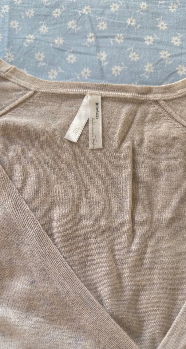 Bej V Yaka Düğmeli Keten Hırka - Görsel 3