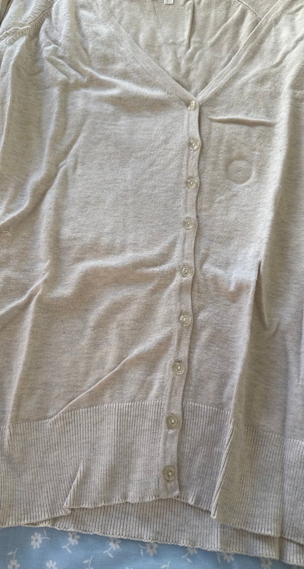 Bej V Yaka Düğmeli Keten Hırka - Görsel 2