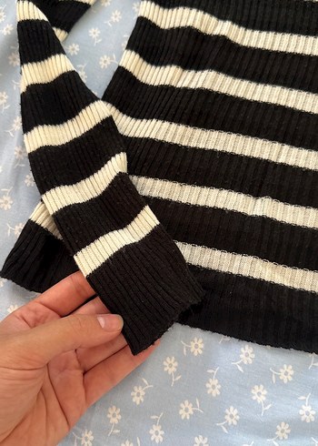 Kadın Siyah Beyaz Çizgili V Yaka Triko Kazak - Görsel 2