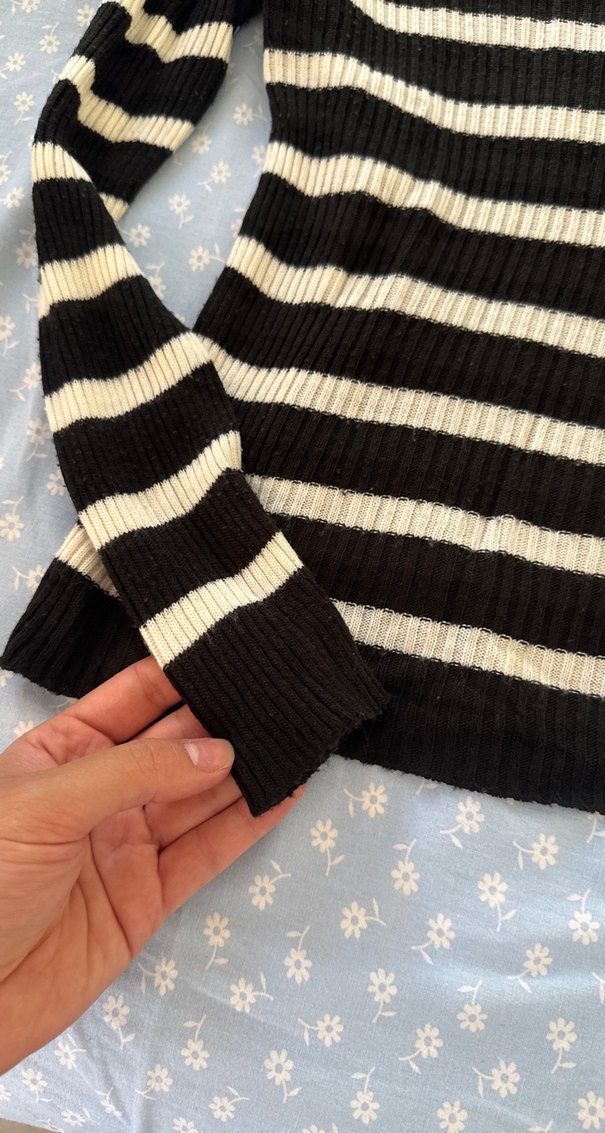 Kadın Siyah Beyaz Çizgili V Yaka Triko Kazak - Görsel 2