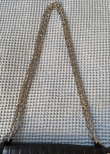 Zincir Detaylı Siyah Yılan Derisi Desenli Deri Çanta - Görsel 2