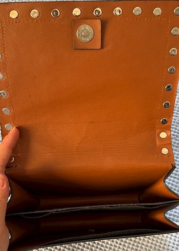 Zincir Detaylı Siyah Yılan Derisi Desenli Deri Çanta - Görsel 4