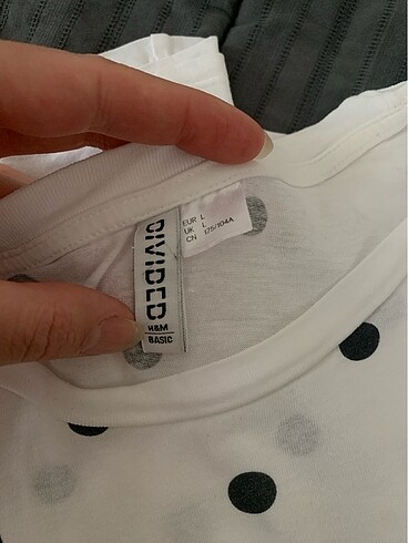 H&m marka puantiyeli tişört