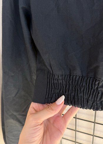 s Beden Düğmeli Siyah Keten V Yakalı Mini Bluz