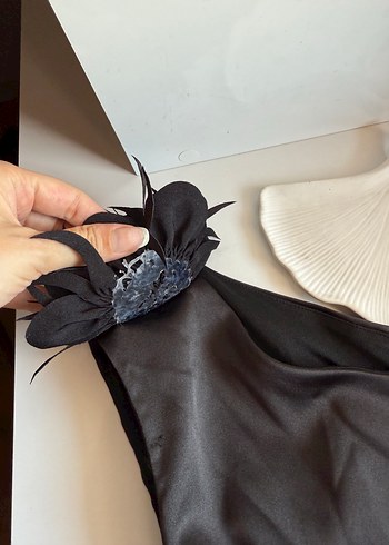 Batik Tek Omuzlu Siyah Abiye Elbise