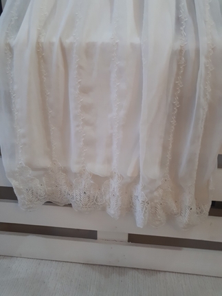l Beden Bershka beyaz sifon güpür detaylı uzun çok şık bir elbise