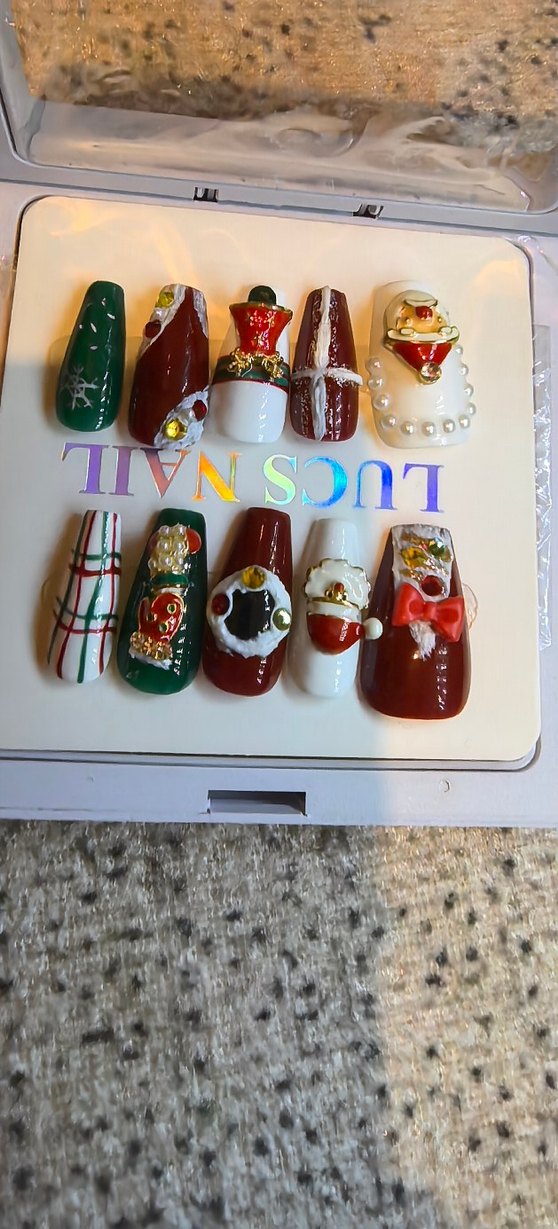 Renkli Yılbaşı Temalı Tırnak Süslemeleri - Görsel 4