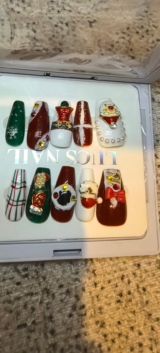 Renkli Yılbaşı Temalı Tırnak Süslemeleri - Görsel 3