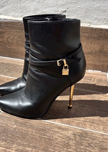 Nine West Sikligin Ve Zarafetin Siyah Bilek Botu