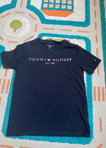 Tommy Hilfiger Lacivert Baskılı Tişört 6-7 yaş